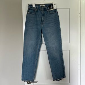 Abercrombie curve love ankle straight high rise jeans. NEVER WORN